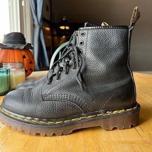 **RARE VINTAGE** DOC MARTENS TEXTURED PASCAL LEATHER MADE IN ENGLAND